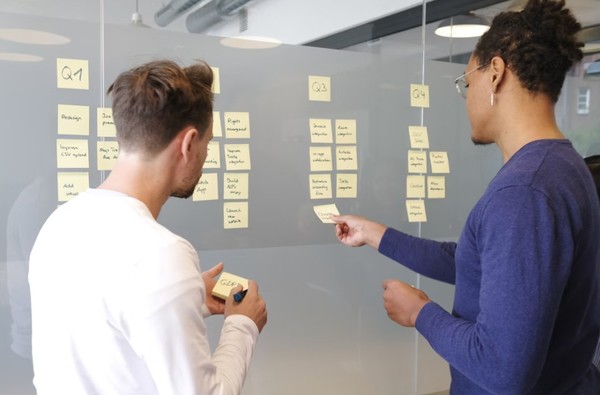 IT직종 관련 기업 관계자들의 모습으로 사진은 본문과 직접 관련은 없음. (출처=펙셀)