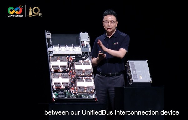 화웨이가 '화웨이 커넥트 2025'에서 자사의 '어센드' 칩의 클러스터인 '슈퍼팟'을 공개했다. (출처=화웨이)