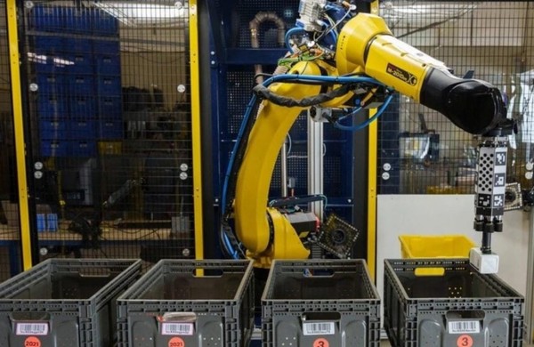 전세계 산업용 로봇의 절반 이상이 중국에 있다. (사진=아마존, 기즈모도)