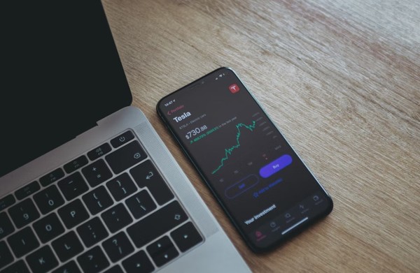 AI챗봇 주식투자를 시사하는 이미지. (출처=언스플레시)