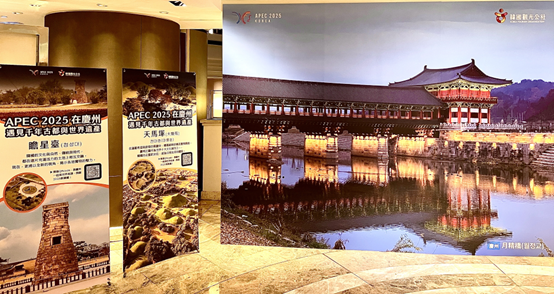 222국경일 리셉션 현장. 경주 APEC 정상회의를 홍보하기 위해, 회장 한쪽에 경주 명소를 배경으로 한 전시물이 눈길을 끌고 있다.