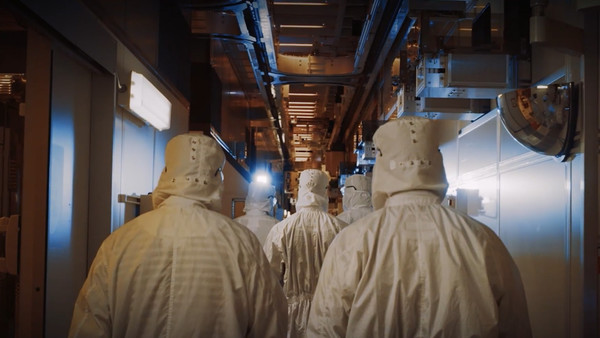 인텔 관계자들의 모습. (출처=인텔, 익스트림테크)