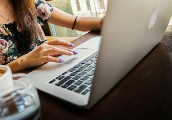 VM은 가상화 자체가 보안의 허점을 지니고 있다는 지적이다.