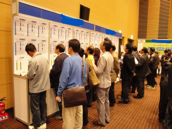 국내 한 지자체가 실시한 '취업박람회'로서 본문과는 무관함.