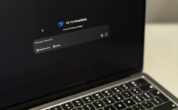 챗봇 대화가 보안에 무척 위험하다는 지적이다. (이미지=펙셀)