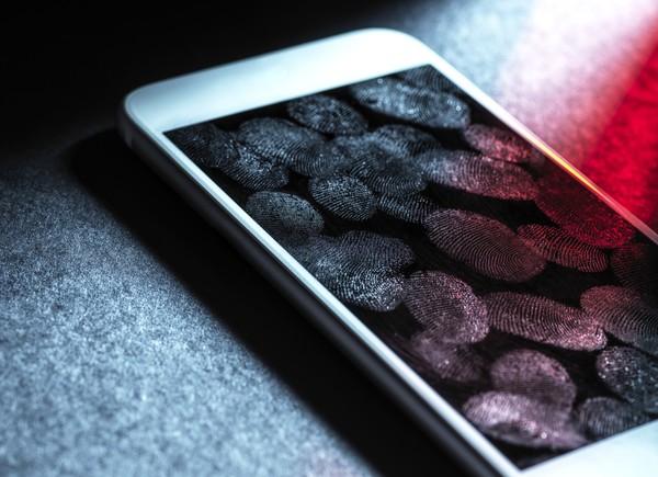 마이데이터가 금융을 넘어 일상 생활 영역으로 빠르게 퍼지면서, 이용자 선택권은 커지고 있지만 동시에 서버 과부하와 보안 위험 등 산업 부담도 늘어나고 있다.(사진:로이터 라이센스)